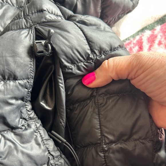 THE NORTH FACE Women’s Black Quilted Jacket - Picture 12 of 13